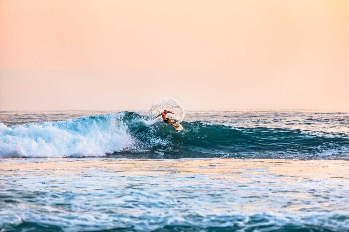 surfeur dans les vagues-pixabay